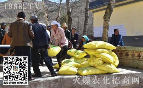 山西省税务局：精准扶贫送化肥，以购代捐暖人心